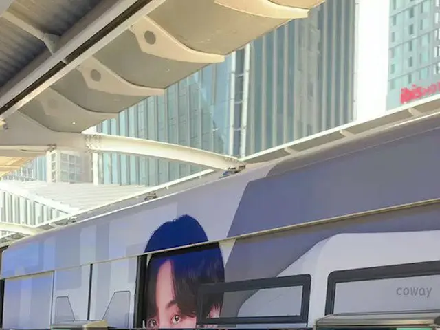 タイ・バンコクの「BTS(高架鉄道)」で走行しているBTS(防弾少年団) のラッピングトレイン