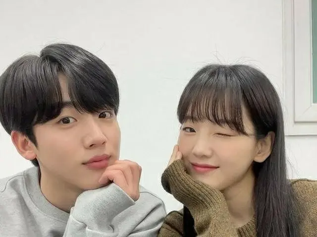 WEi キム・ヨハン、ドラマ「学校2021」で共演中チョ・イヒョン とのツーショット写真を公開