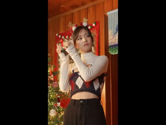 【公式】fromis_9、[#Shorts]サプライズプレゼントが来ました～ Christmas surprise 🎀🎄  