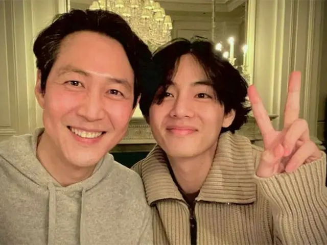 俳優イ・ジョンジェ、V(BTS)との2ショットを公開で話題に
