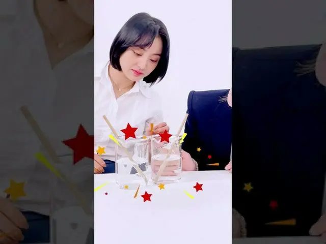 【公式】「TWICE」、Who can drink more sparkling water in ONE SIP? 🐰 vs 🦄 #TWICE #TWIC
