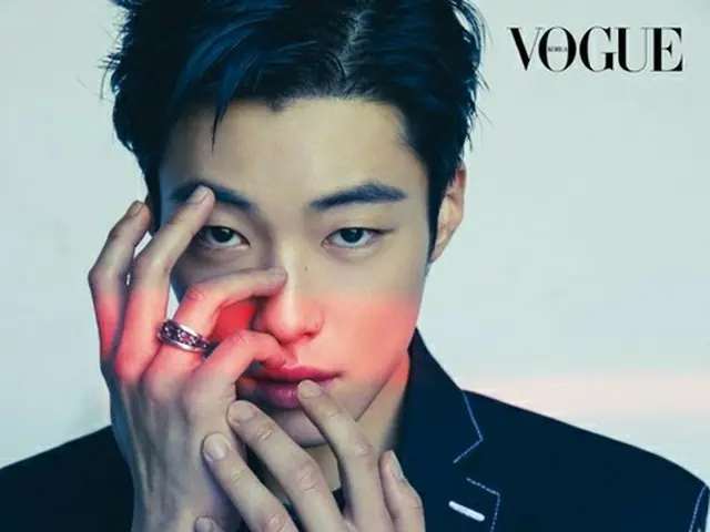 俳優ウ・ドファン、「VOGUE KOREA」2月号のグラビアが話題に
