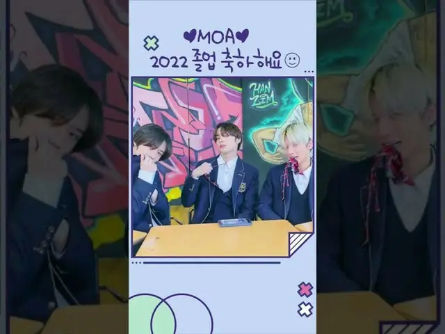 【公式】TXT、卒業写真を撮る時はカメラを見ながらこのポーズに従いましょう😉✌️  