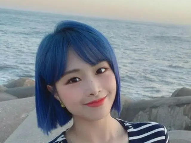 「APRIL」チェウォン、公式ファンカフェでファンにあいさつ。