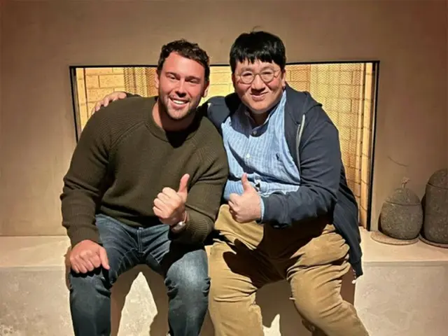 HYBEのパン・シヒョク議長、インスタを開設…最初の投稿はHYBEアメリカのCEOスクーター・ブラウン氏とのツーショット