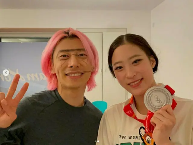 ショートトラック韓国代表のクァク・ユンギ、フィギュアスケートのユ・ヨン選手と「家族写真」公開で顔の落書きが何なのかと話題に