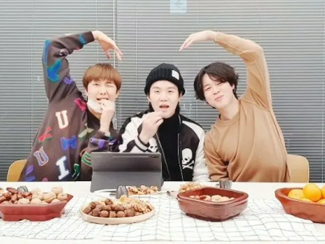 RM(BTS)、体重が76kgぐらいだと明かし、JINは肩幅が広いにもかかわらず61kgで体型までハンサムだと羨ましがって話題に