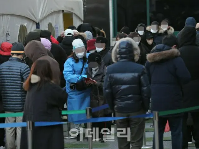 韓国の新型コロナ新規感染者数、26万6853人