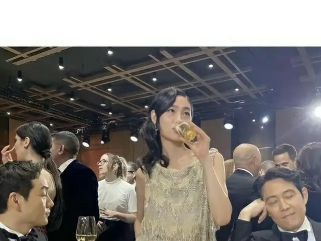 女優チョン・ホヨン、米放送映画批評家協会賞(Critics Choice Awards)でのビハインドカットを公開