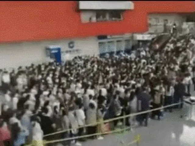 中国の博覧会で1人が新型コロナ感染の疑いがあるため、5万人ほどの観覧客が閉じ込められている様子が韓国でも話題に