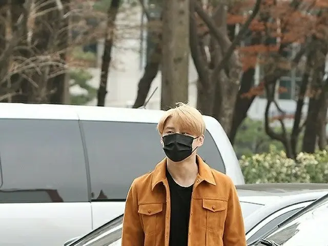 キム・ジュンス、「2時脱出Cultwo Show」出演のためSBSへ。
