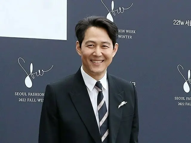 俳優イ・ジョンジェ、「2022 F/W ソウルファッションウィーク」BONBOMコレクションフォトタイムに登場