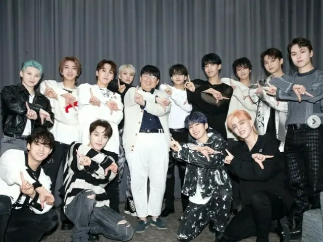 HYBE パン・シヒョク氏、SEVENTEEN との記念ショットを公開