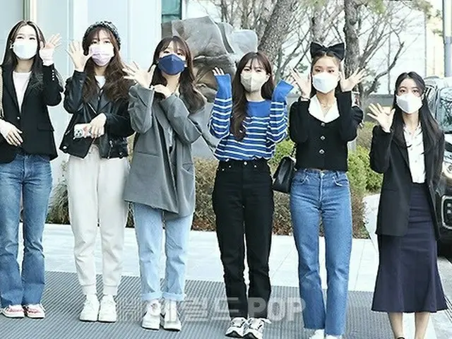 OH MY GIRL、ラジオ「正午の希望曲キム・シニョンです」出演のためMBCへ。