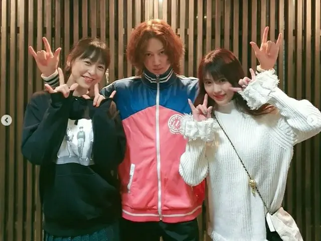 ヒチョル(SUPER JUNIOR)、アニメ「ラブライブ!」声優の徳井青空(矢澤にこ役)＆Pile(西木野真姫役)との記念ショットを公開。