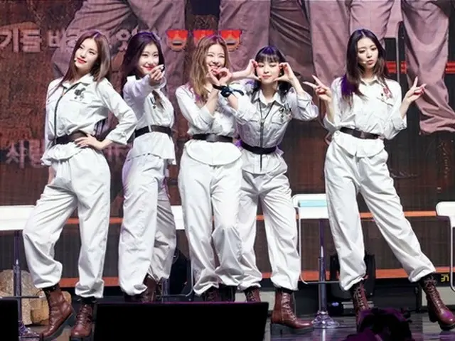 ITZY、デビュー初の公式ファンミーティング大盛況