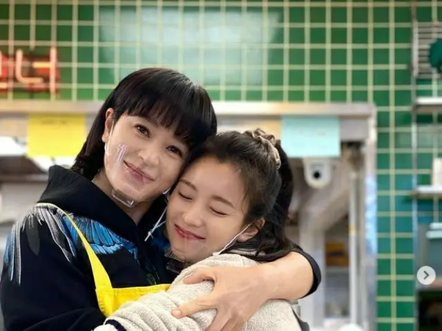 女優キム・ヘス、ハン・ヒョジュとの2ショット公開で話題に