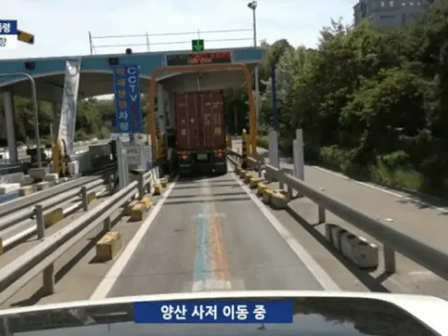 文前大統領の移動を中継していたMBC中継車、高速道路の料金所付近でバックする瞬間が物議に