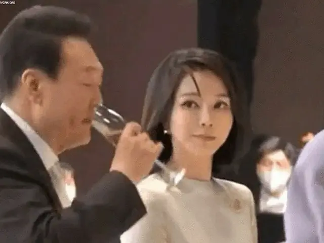 韓国のユン・ソギョル(尹錫悦)大統領、就任記念の晩餐会でキム・ゴンヒ夫人のアイビームが話題に