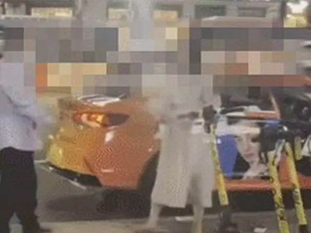 韓国で泥酔した女性がタクシー運転手に暴行する瞬間が話題に