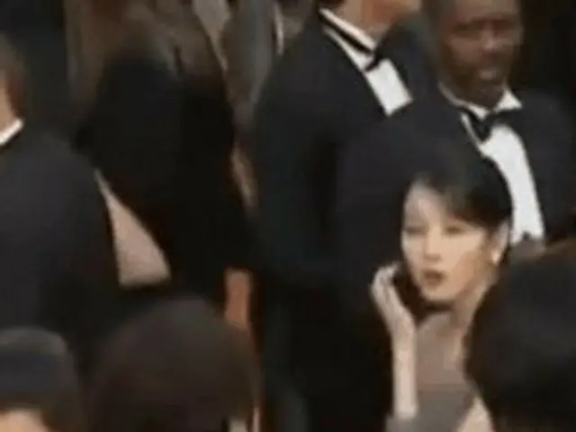 映画「ベイビー・ブローカー」で「第75回カンヌ国際映画祭」に出席したIUにぶつかったロシア出身のモデル、ネットユーザーの指摘で謝罪
