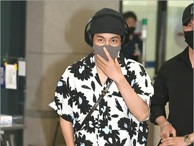 V(BTS)、仁川国際空港に到着