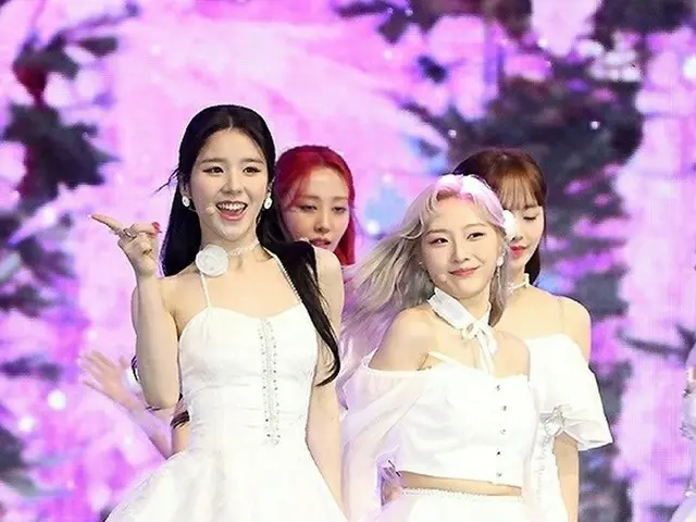 今月の少女(LOONA)、サマースぺシャルミニアルバム「Flip That」のショーケースを開催