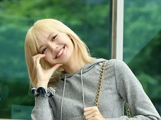 LISA(BLACKPINK)、ファッションショー出席のためフランス・パリに向けて出国