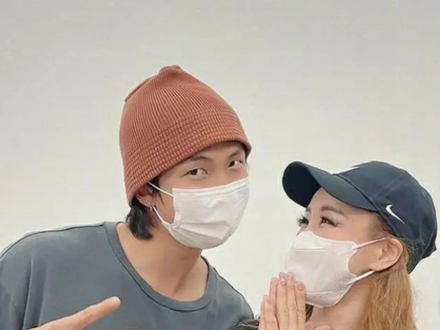 ミュージカル女優キム・ソヒャン、RM(BTS) とのツーショット写真を公開