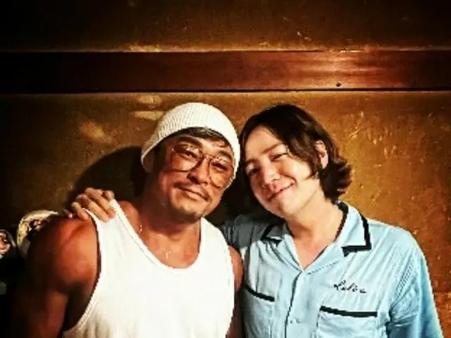 総合格闘家の秋山成勲、俳優チャン・グンソク との2ショットを公開