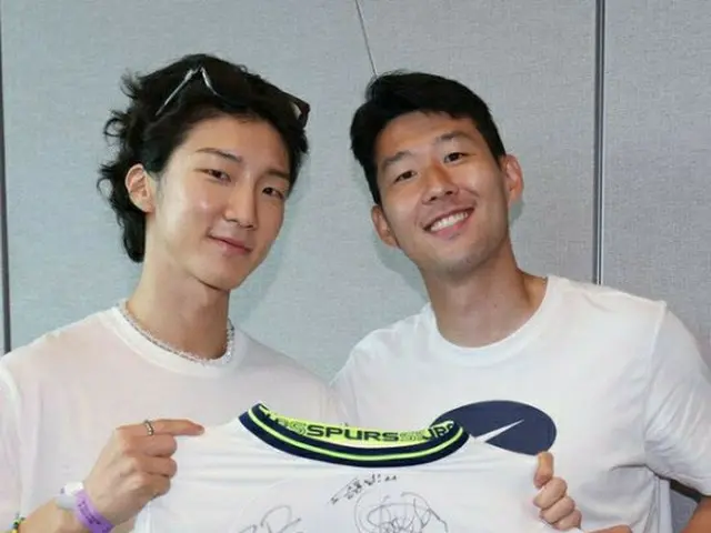 WINNER イ・スンフン、サッカー韓国代表ソン・フンミン(トッテナム)との2ショットを公開