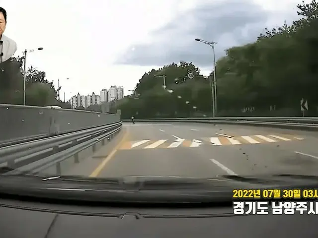 韓国で、片道3車線の大きな道路をキックボードが逆走している様子が話題に