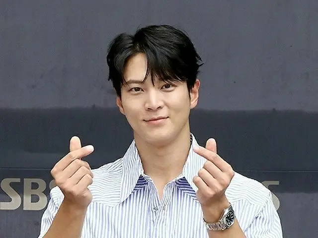 俳優チュウォン、SBSラジオパワーFM「パク・ハソンのシネタウン」出演のため放送局へ