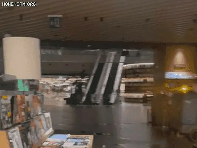 8日の豪雨の影響で浸水した江南(カンナム)COEXモール内の書店のようす