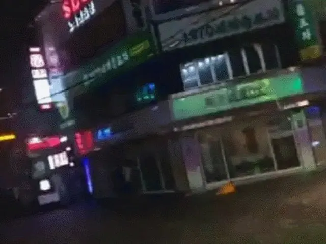 8日の豪雨の影響で浸水した江南(カンナム)駅近くのようす