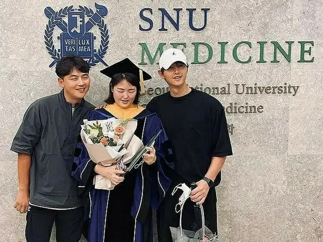 俳優ソン・ジュンギ、兄・妹との写真が拡散
