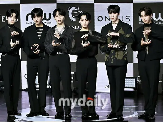 ONEUS、8thミニアルバム「MALUS」のショーケースを開催