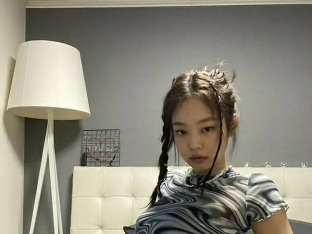W Korea、JENNIE(BLACKPINK)の写真を公開