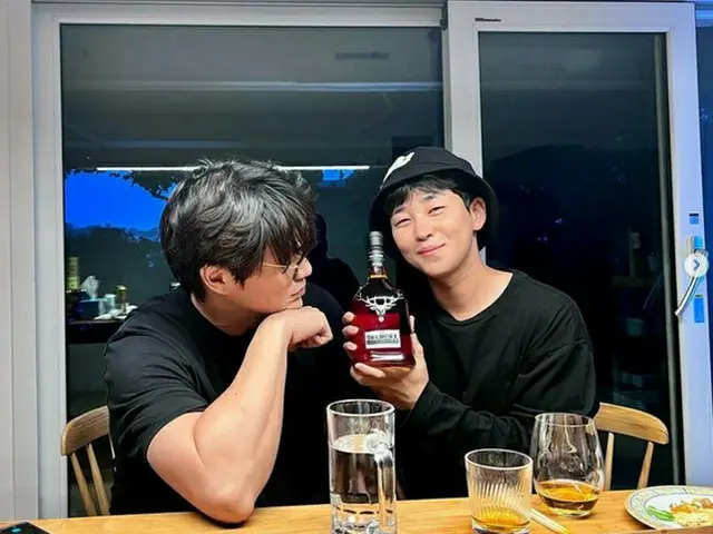 歌手ソン・シギョン、ディンディンがSNSで公開した写真が話題に…腕の筋肉がすごすぎてマ・ドンソクかと思われる。