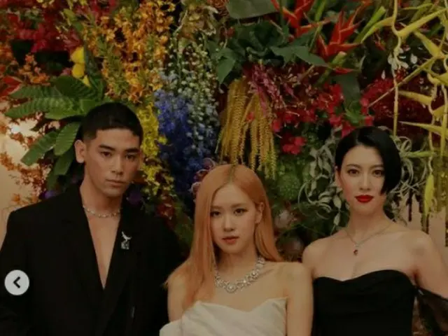 三吉彩花、ROSE(BLACKPINK) との写真を公開。