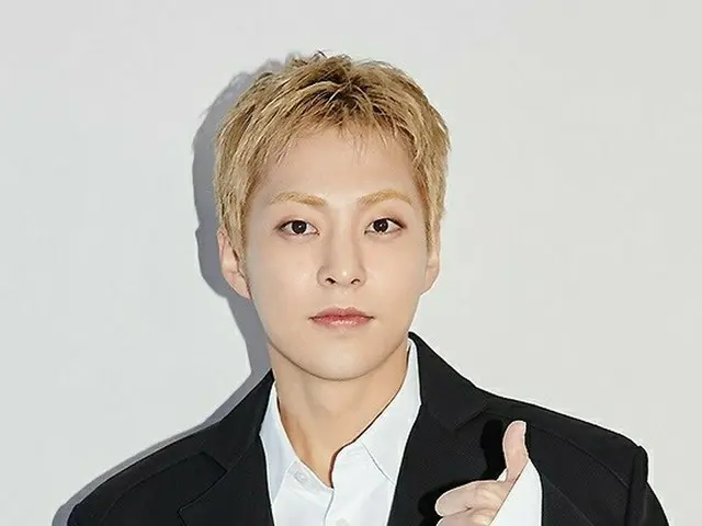 XIUMIN(EXO)、1stソロミニアルバム「Brand New」の発売記念オンライン記者会見を開催。