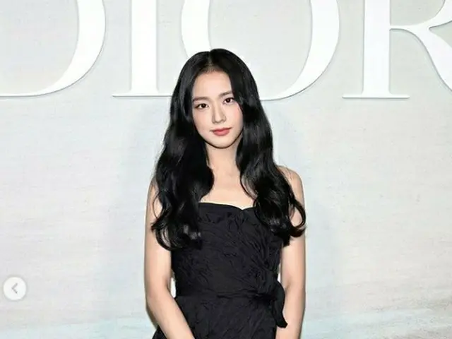 JISOO(BLACKPINK)、「パリファッションウィーク」DIOR春夏2023コレクションに出席