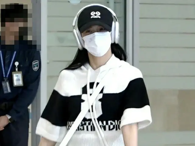 JISOO(BLACKPINK)、「パリ・ファッションウィーク」のスケジュールを終え韓国に帰国