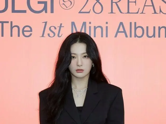 スルギ(Red Velvet)、ソロデビューアルバム「28 Reasons」発売記念オンライン記者懇談会開催…ウェンディがMCを担当