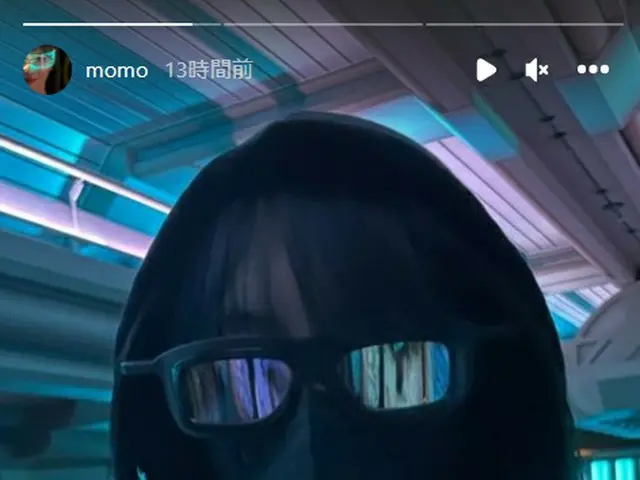 モモ(TWICE)、ディズニーランドを満喫?!