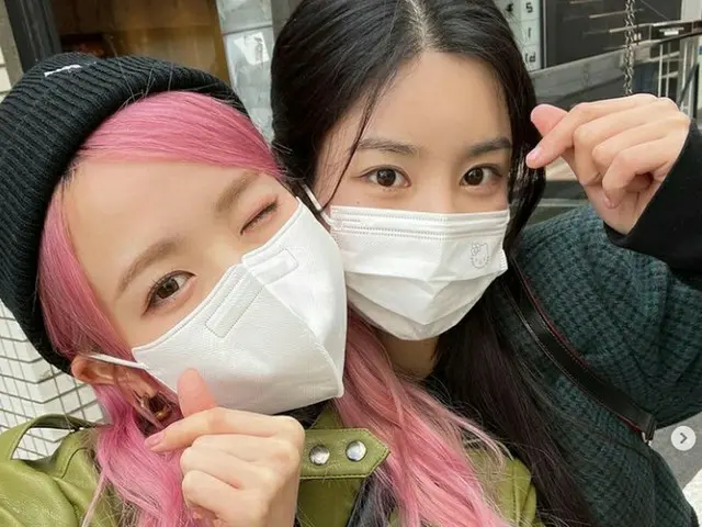 元IZ*ONEの本田仁美(AKB48)、クォン・ウンビ との写真を公開