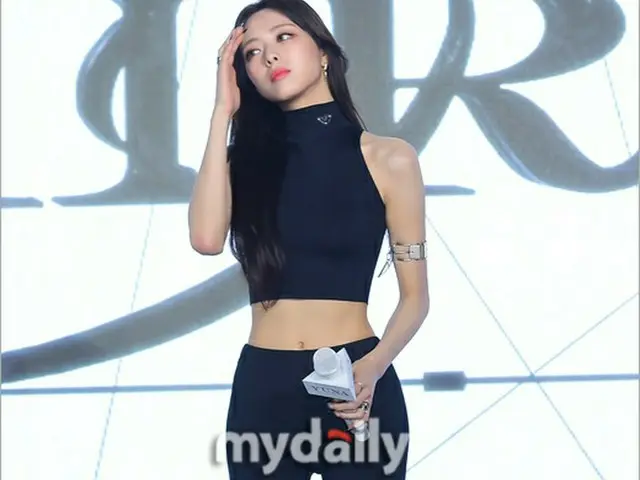 ITZY ユナ、6thミニアルバム「CHESHIRE」記者懇談会での美貌が話題。