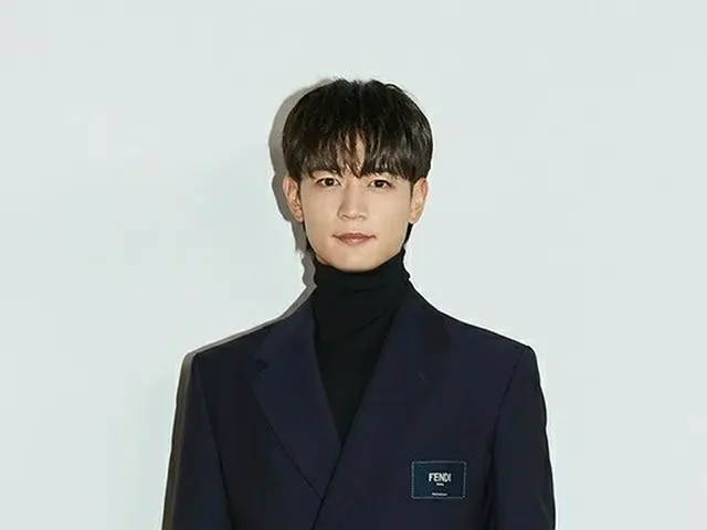 ミンホ(SHINee)、1stソロアルバム「CHASE」のオンライン記者懇談会に出席。