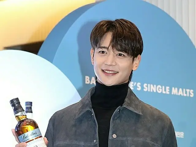 ミンホ(SHINee)＆俳優チュ・ジフン、高級ウイスキーブランドBallantine'sのフォトイベントに出席。