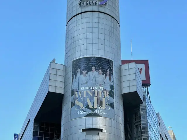 「LE SSERAFIM」、SHIBUYA109に超大型ポスター登場